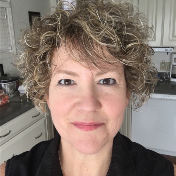 Meet your Posher, Lori - Picture 2 of 2